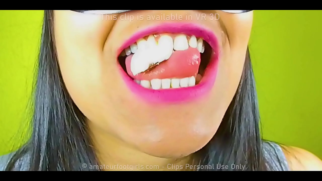 This horny girl has really nice white teeth and shows you what she can do with it. No chance for the huge carrot, gums are really crushe