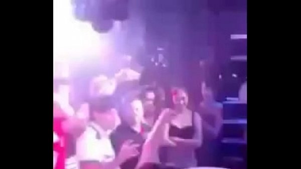 X&ocirc;n xao m&agrave;n t&aacute;&ordm;&macr;m s&aacute;&raquo;&macr;a g&aacute;&raquo;&pound;i d&aacute;&raquo;&yen;c trong qu&aacute;n bar &aacute;&raquo;&Yuml; H&agrave; N&aacute;&raquo;&trade;i