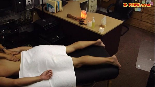 Slut pawns her massage table and reamed
