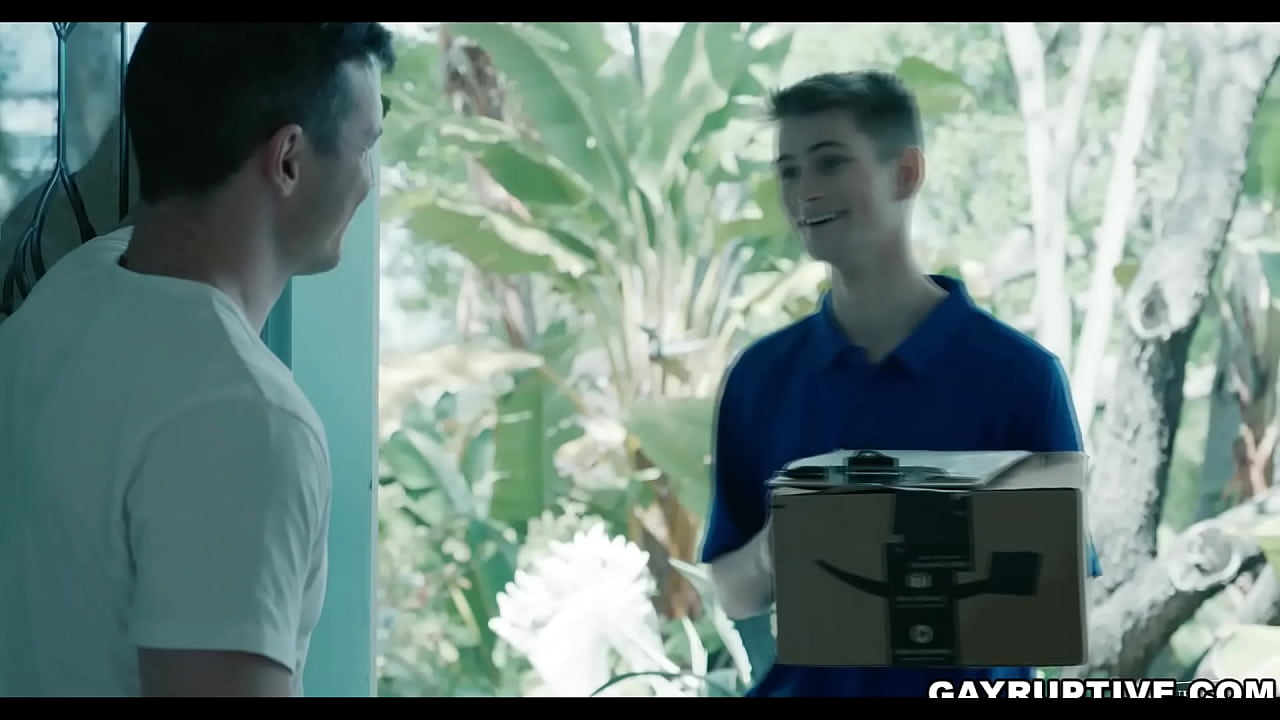 Derek Kage enjoys fucking delivery guy Trevor Harris