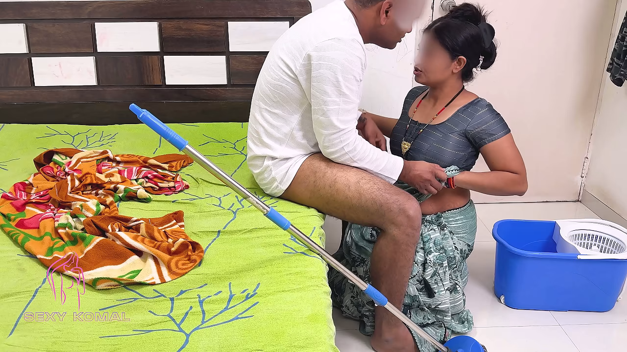 फिर वो घुस्ससे में मेरी चुत में लैंड दाल बैठा