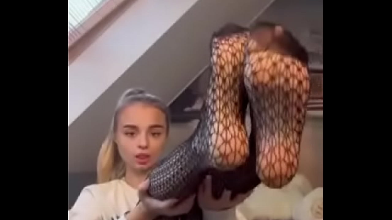 ступни в колготках 4