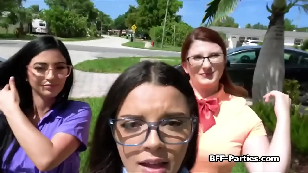 Geek girlfriends sharing big dick before the summer