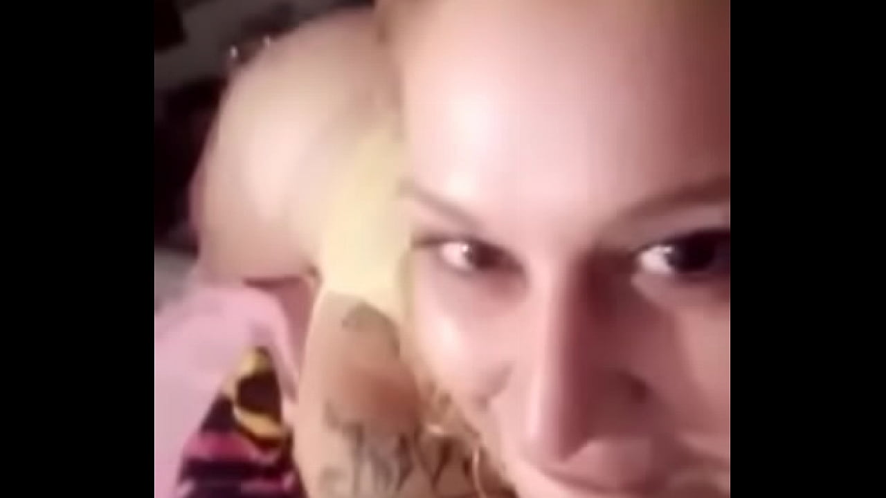 showing me her shaking her booty