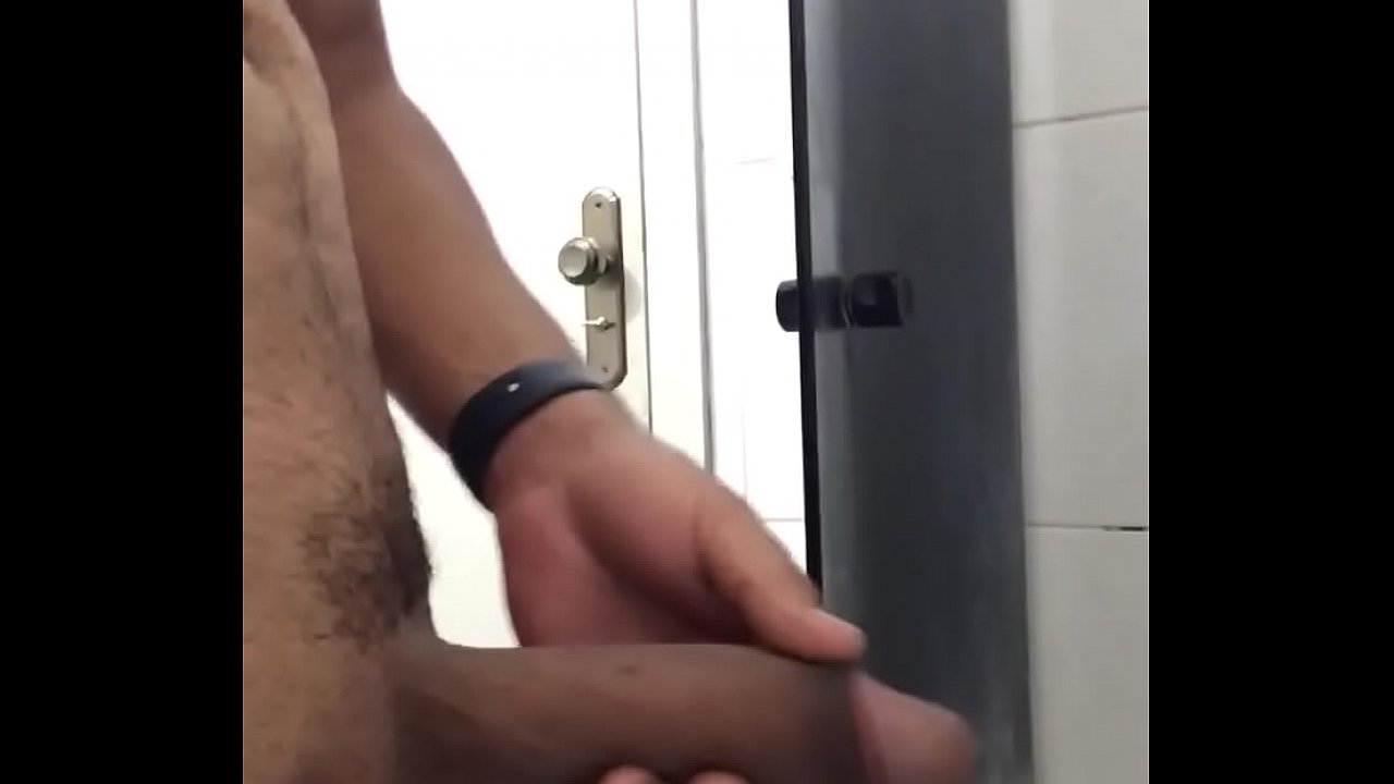 Urinando e aliviando