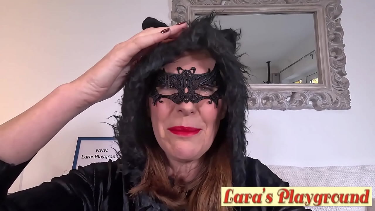 Batgirl Lara Latex Reporting for Duty on Halloween at LarasPlayground