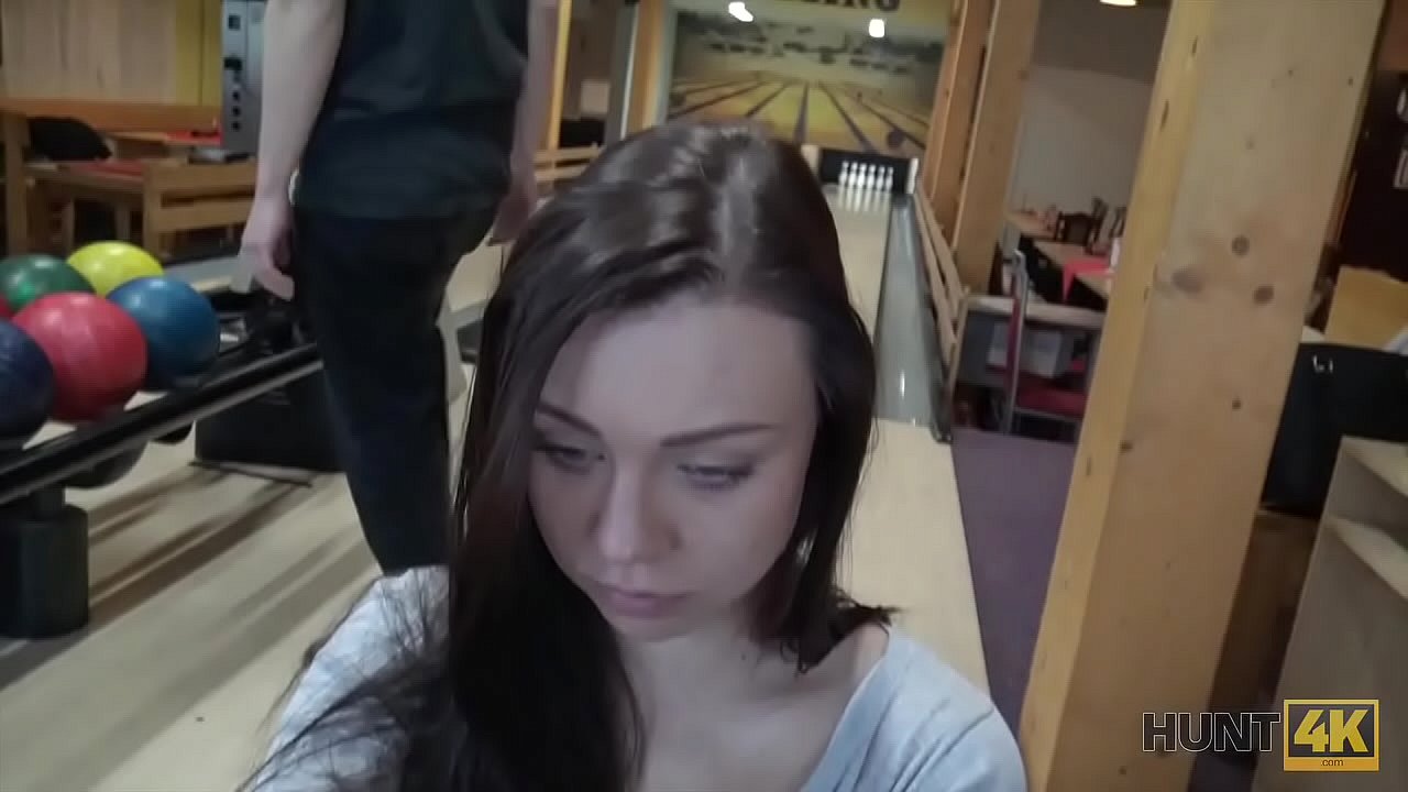 HUNT4K. Novio est&aacute; listo para ver c&oacute;mo alguien se folla a su novia agradable