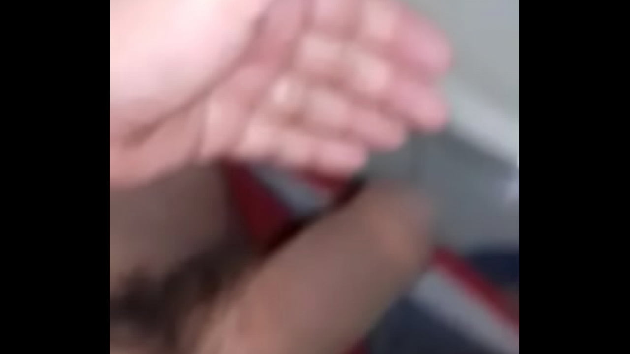 Compa&ntilde;ero sacando semen