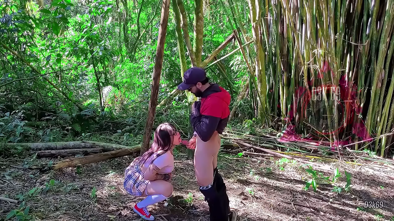 Outdoor Tease Plaid Skirt Babe Deepthroat and Mouth Creampie