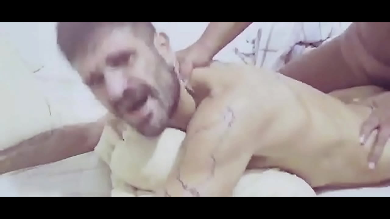 Brutto leva rola e sai feliz&atilde;o depois de ter o cu arrombado