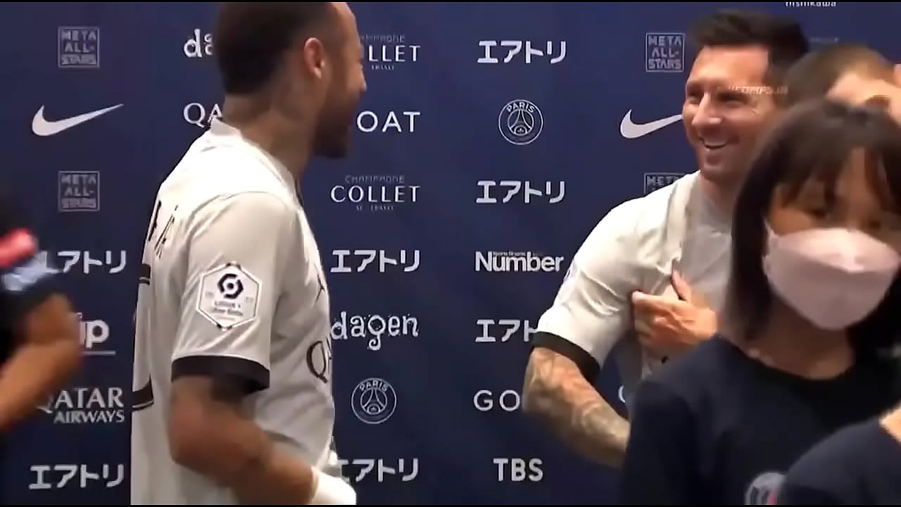 dupla Neymar e Messi dando show em Paris