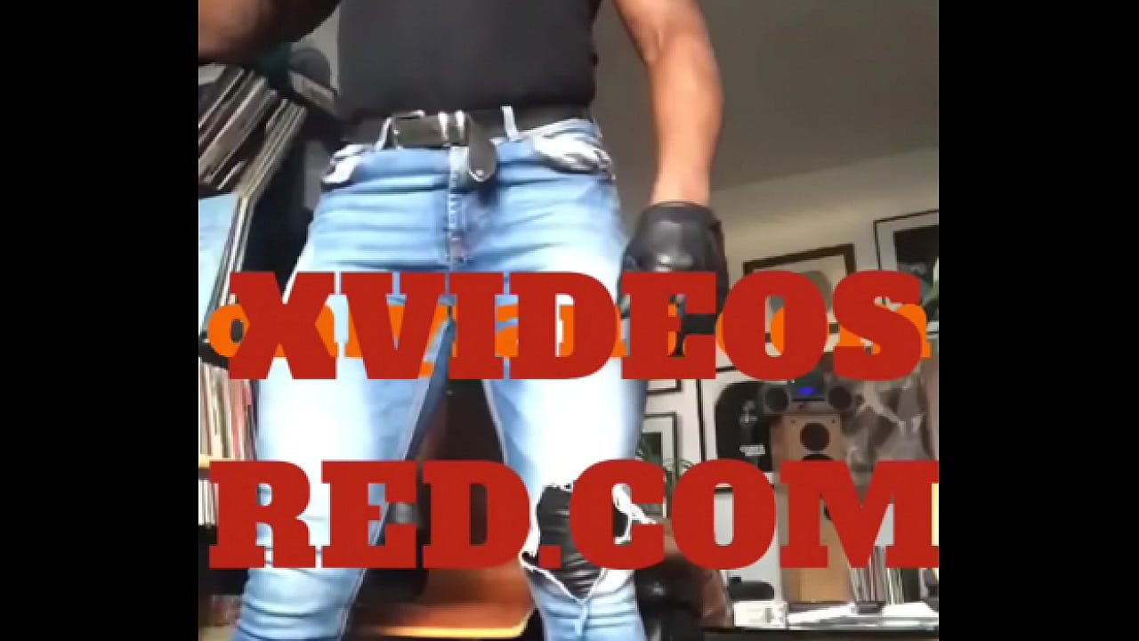 Leather Nipplepig Muscle Daddy Smokes & Deloads