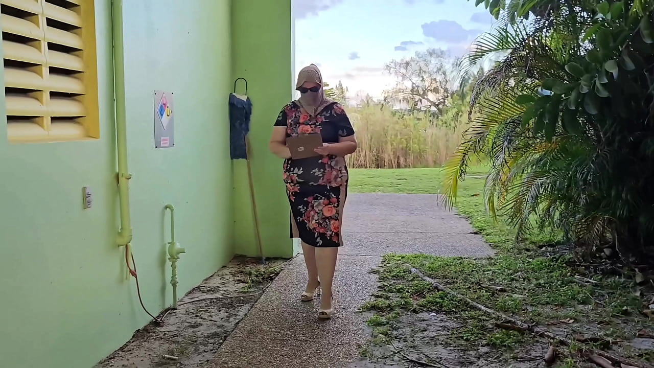 Employee caught by female boss and ended emptying his cum in her mouth- plumper, thick and curvy, busty Milf, massive ass, piss, pee, lots of cum - jamdown26, dag0603, hijab Muslim