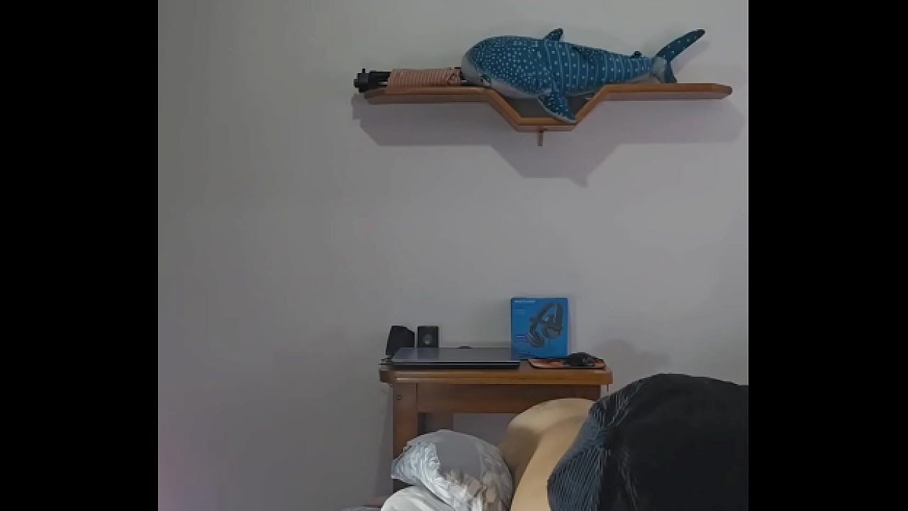 Ele t&aacute; Depilando minha buceta e cuzinho pro amigo dele comer