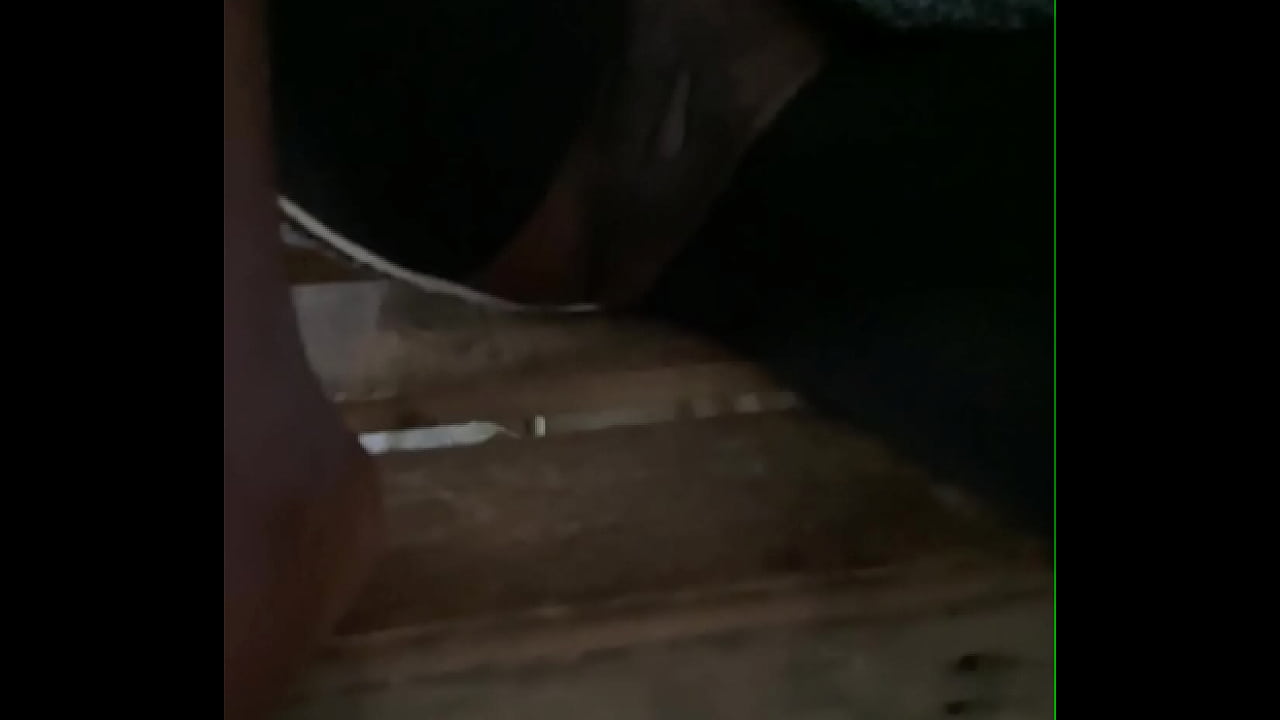 Slim waist bitch with a puffy pussy flashes at public beach