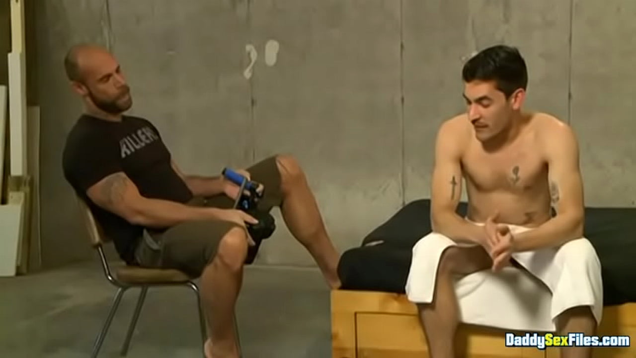 Hunk Daddy Pounds Newbies Tight Ass