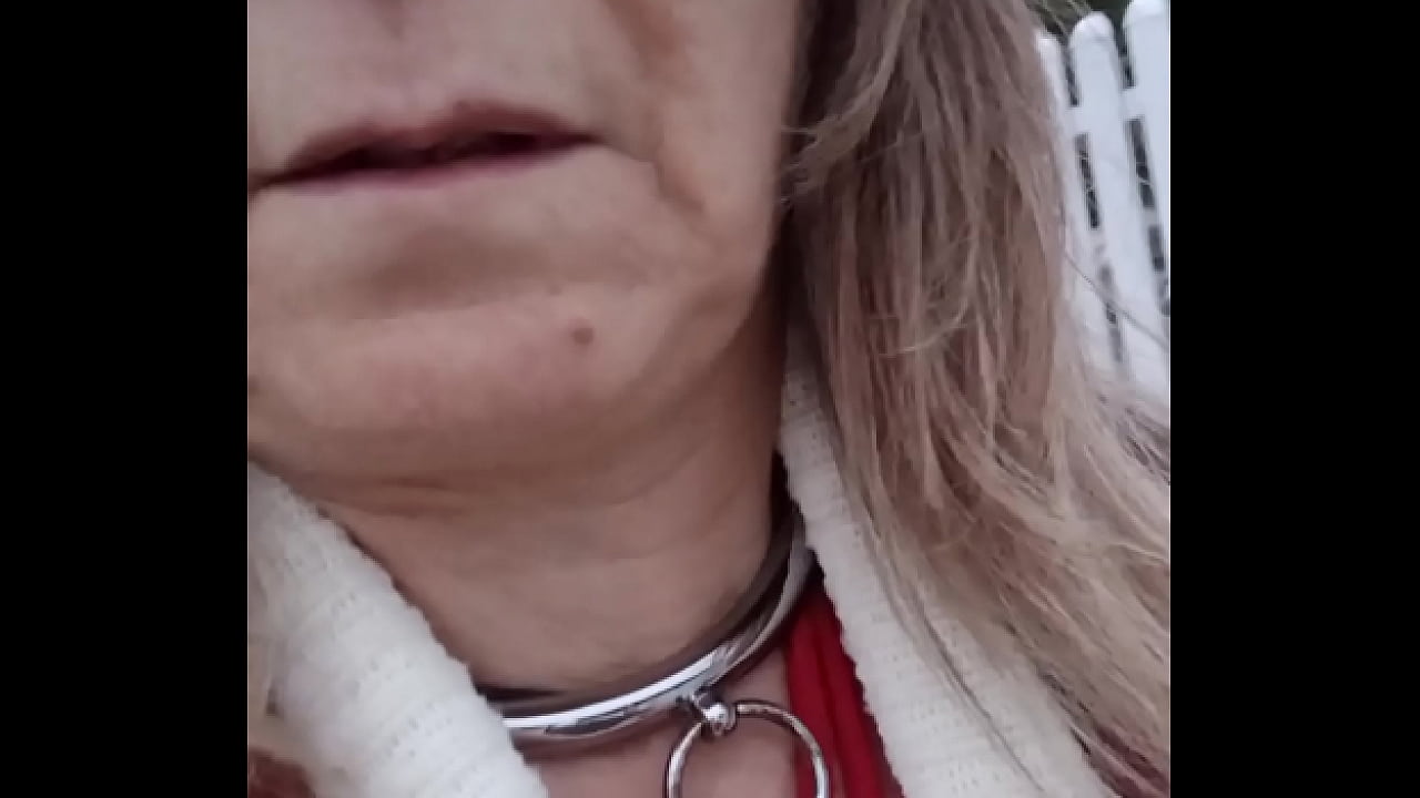 2025 09 23 Esclave F exhib et humiliations en ville