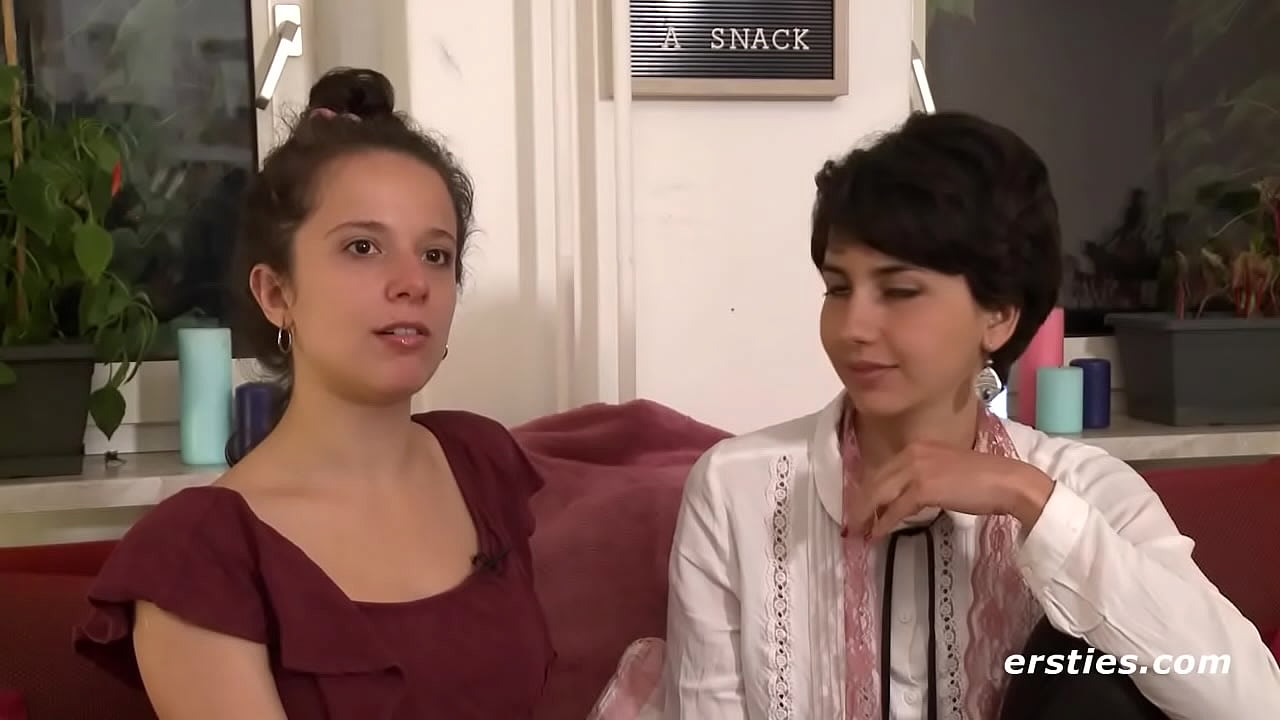 Ersties: Amateur Girls Scissoring and Eating Pussy