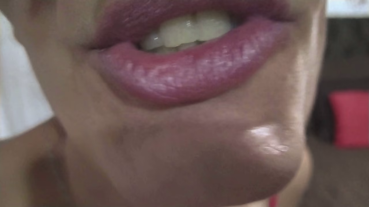 Raquel gozando e mostrando como sai porra feminina da sua buceta