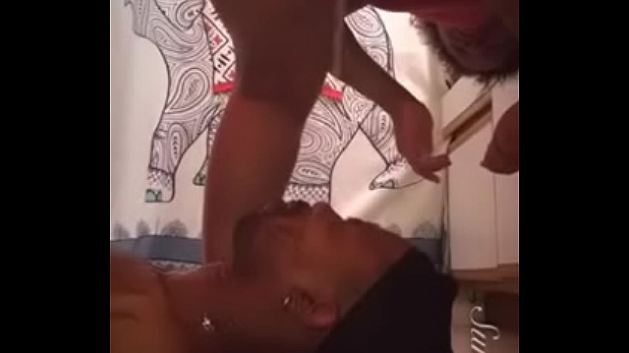 Pissing ebony&rsquo;s