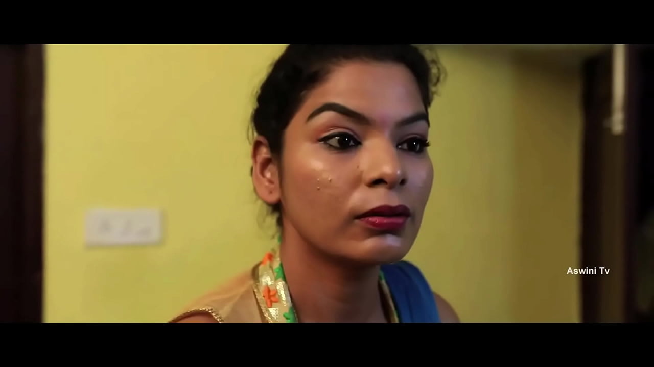 Desi Tamil Aunty Bathing And Showing It