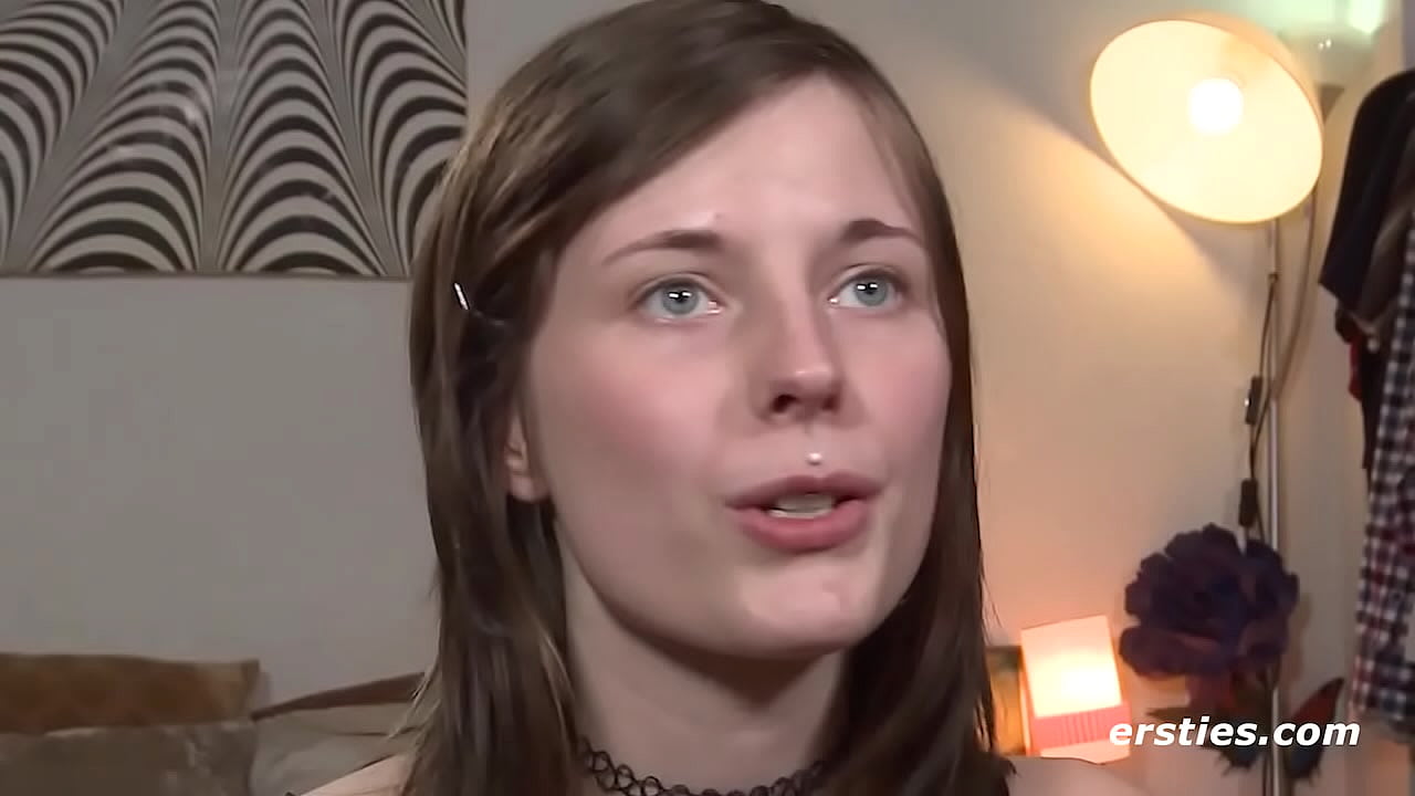 Ersties: Sam steht auf Fingern und Dildo-Sex