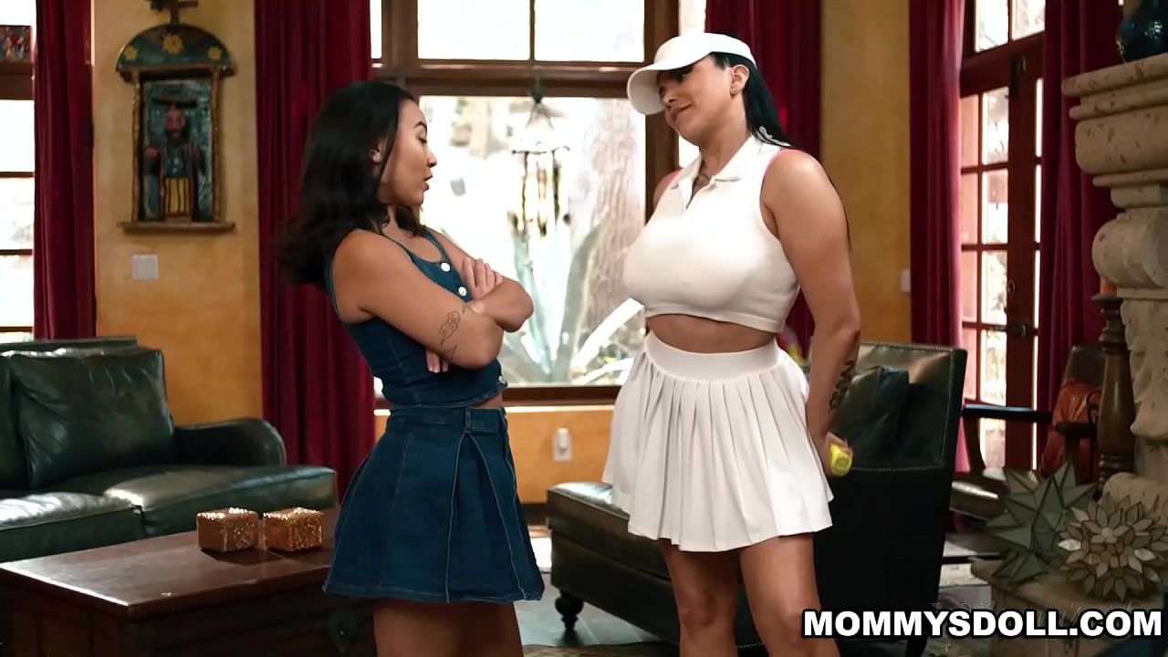 STepmom and stepdaughter having a hot off court smash together
