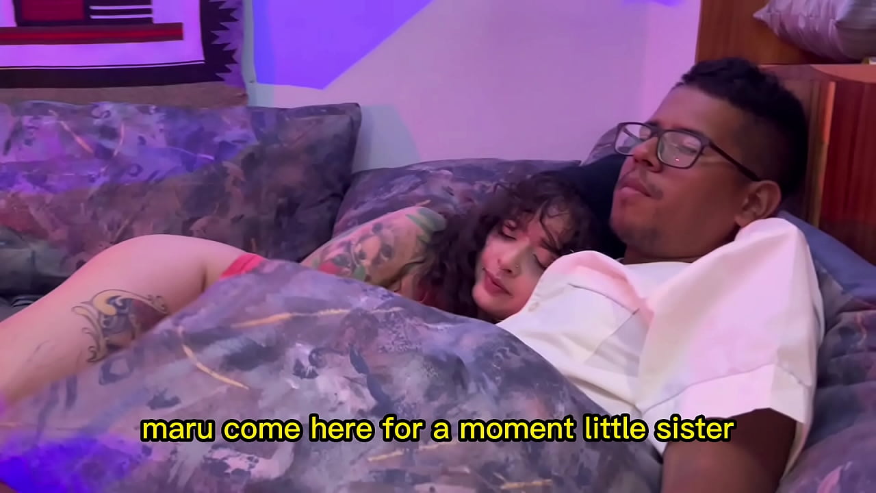 La latina tetona se folla a su hermanastro junto a su cu&ntilde;ada. subtitulos en ingles