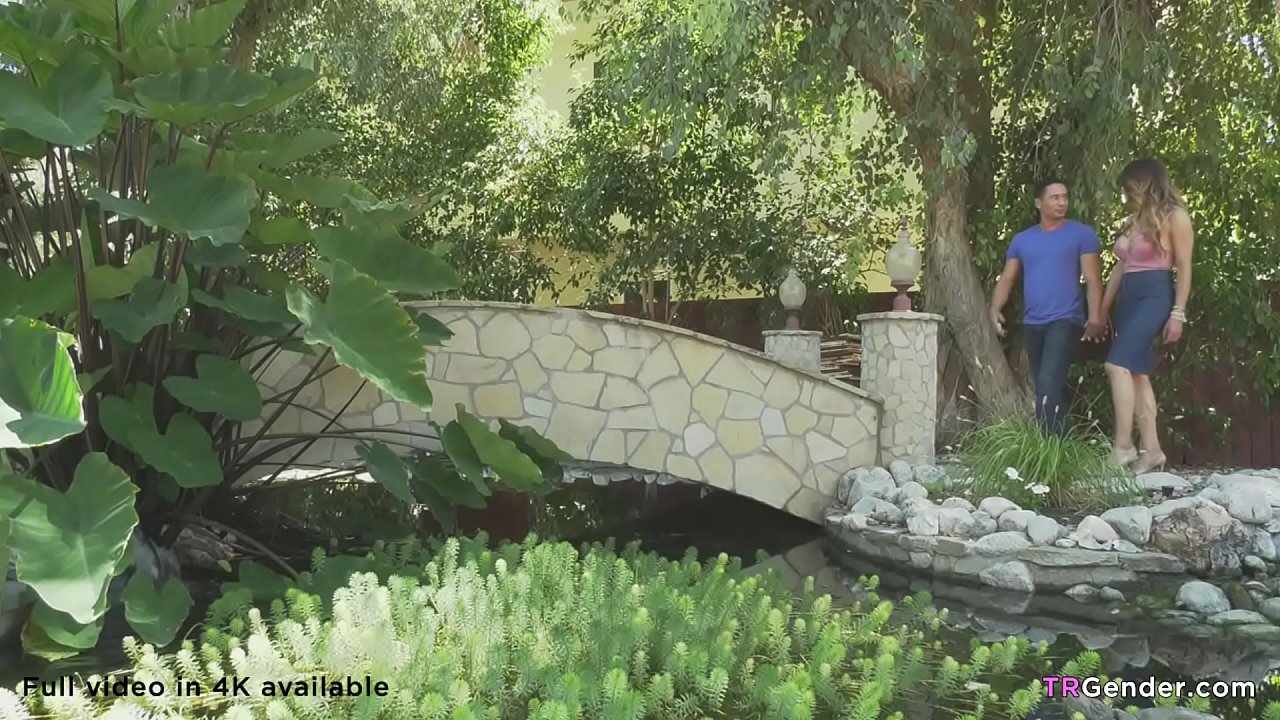 Shemale drills white guy on date