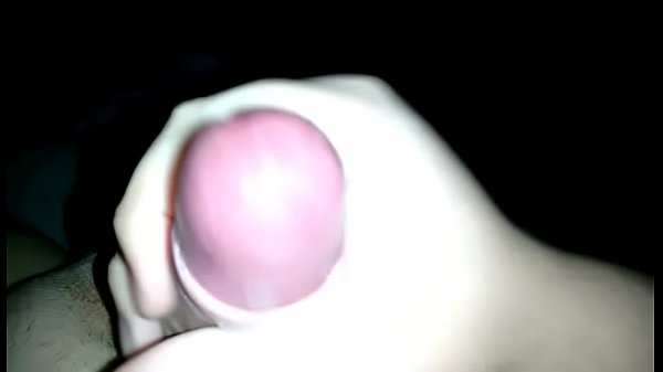 Punheta gostosa de novinho com gozada para as mulheres