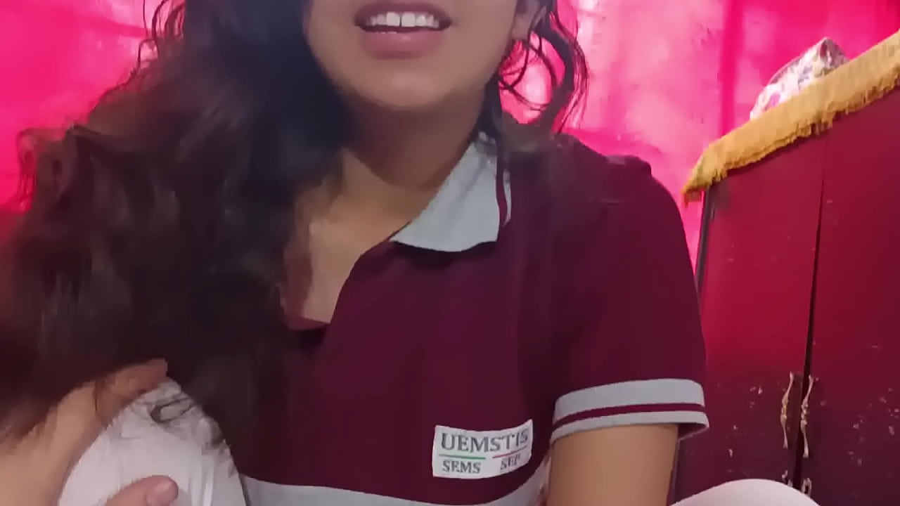 Le llama su Madre y la PEQUE&Ntilde;A COGIENDO: Jovencita No Para de Darse Sentones