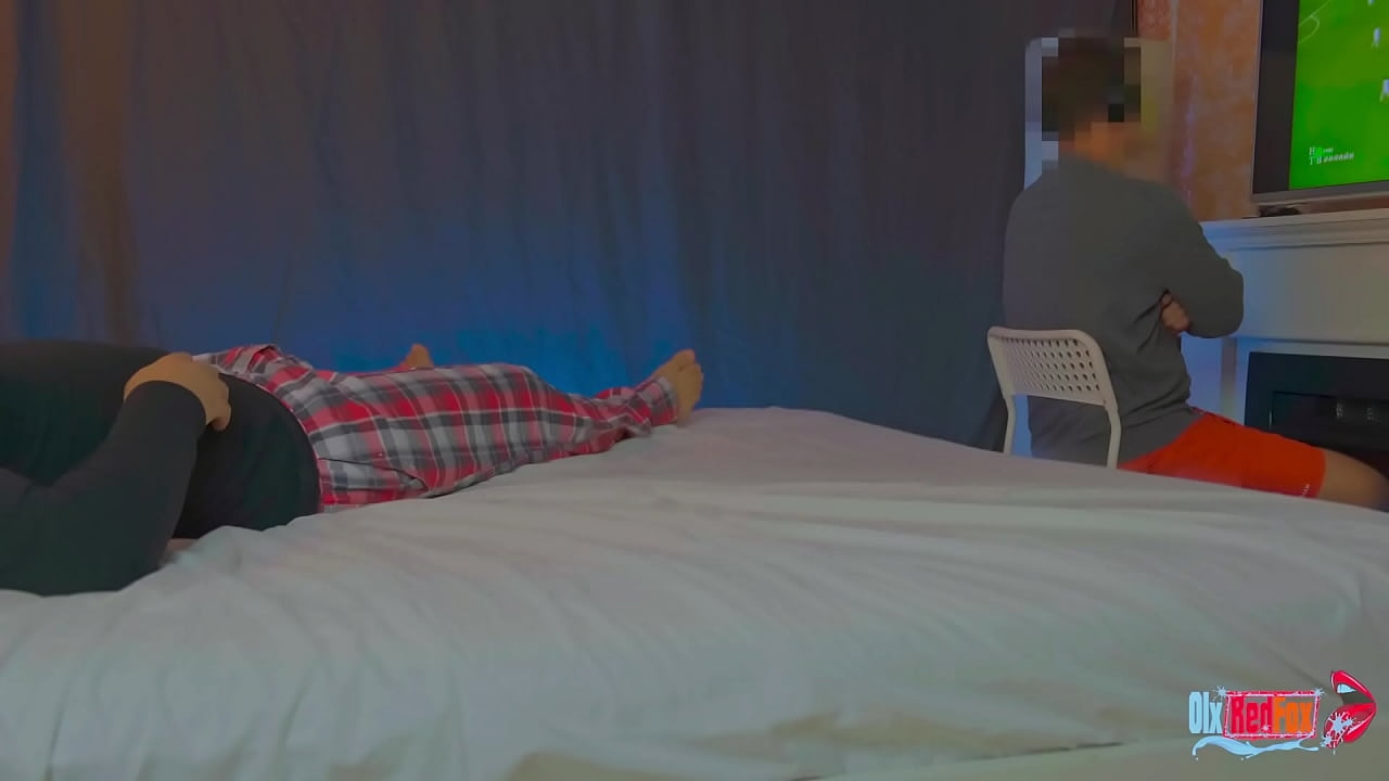 Esposa infiel se folla al amigo de su marido en casa