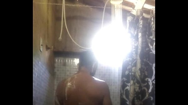 Enga&ntilde;ando hombre por whatsapp