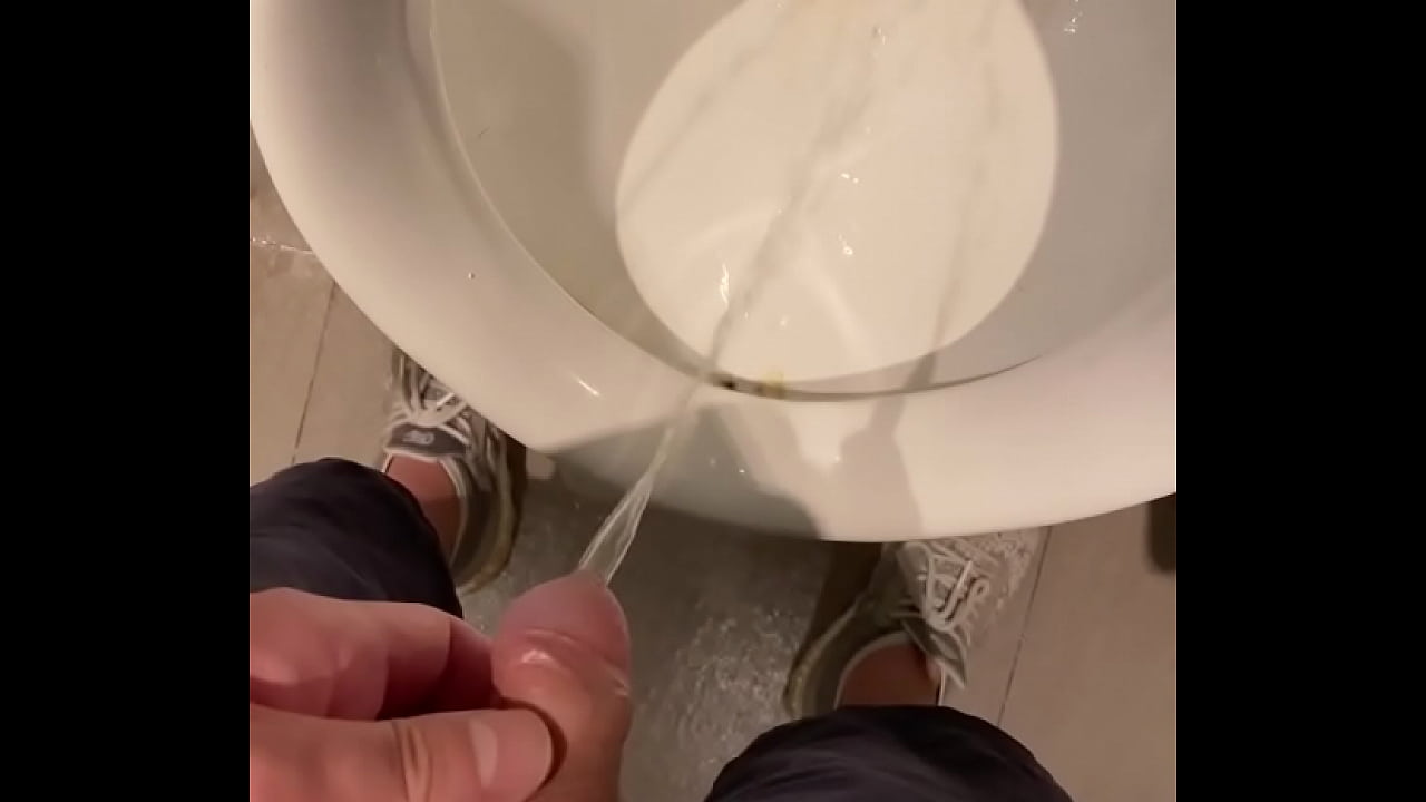 Mn slave with small dick piss pee at toilet