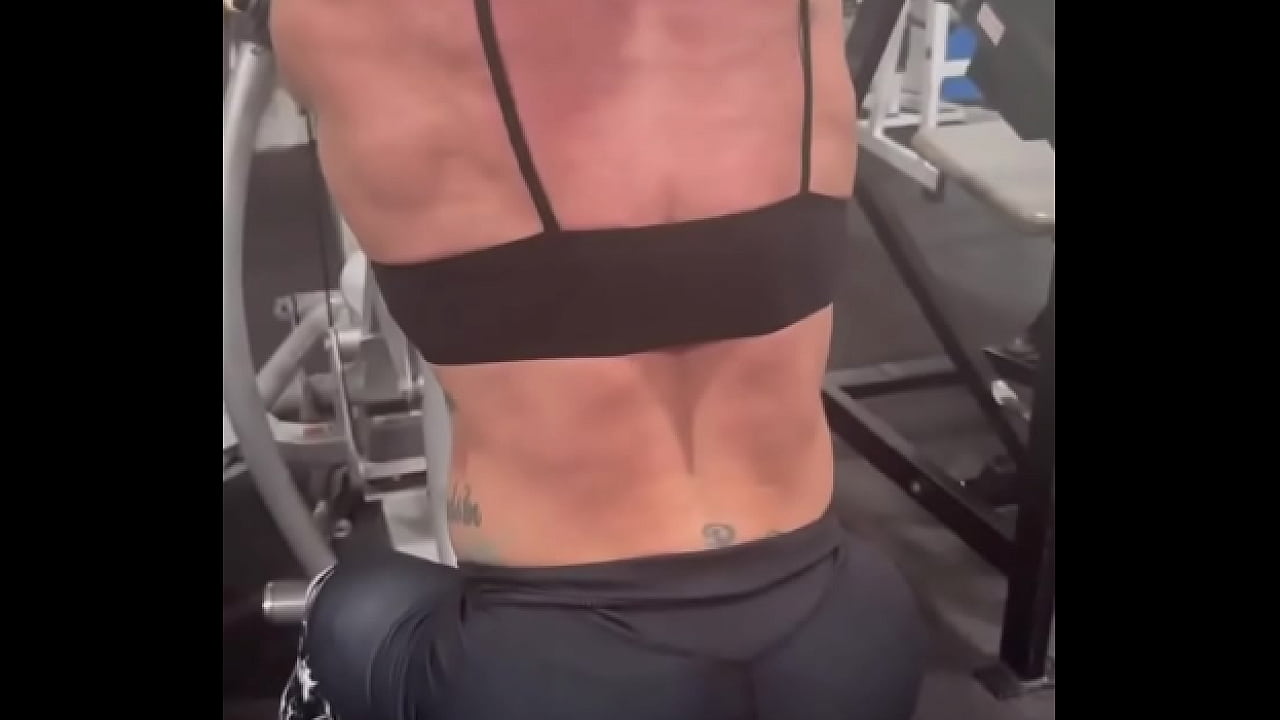 It&rsquo;s Back Day  I really need a posing coach to help me with that booty pose at the end