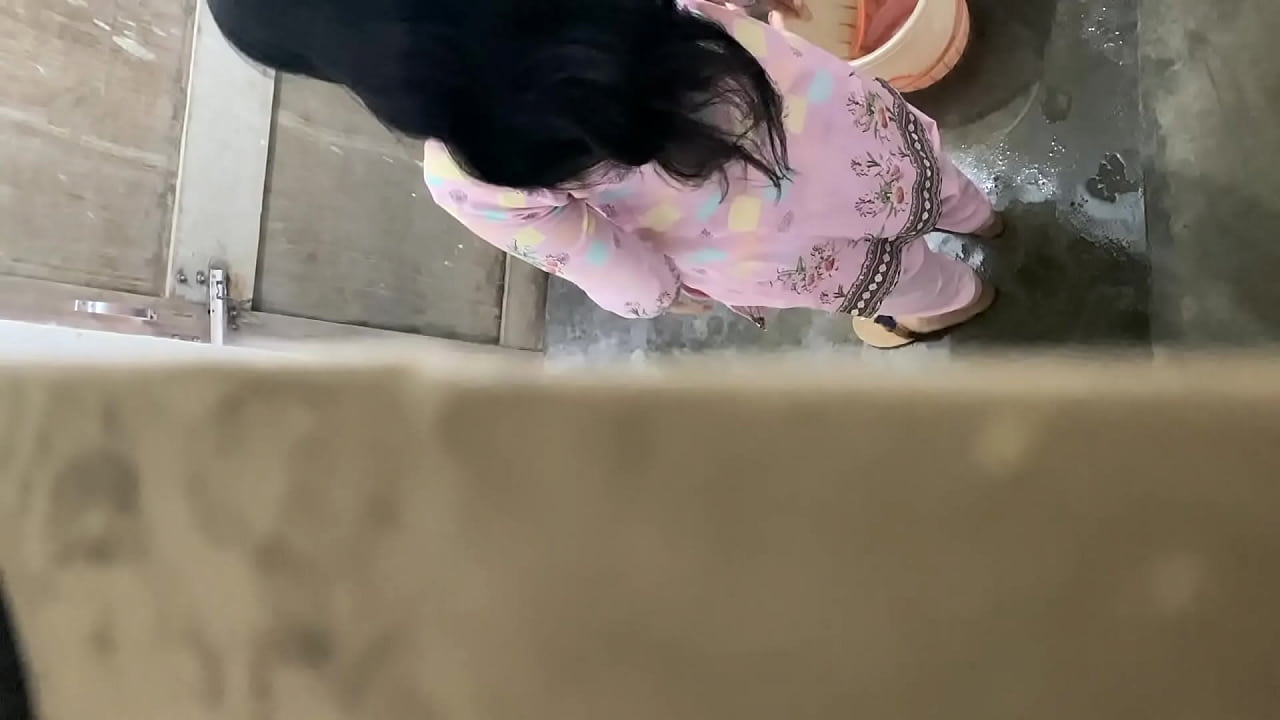 18 year old teen full nude bathroom video