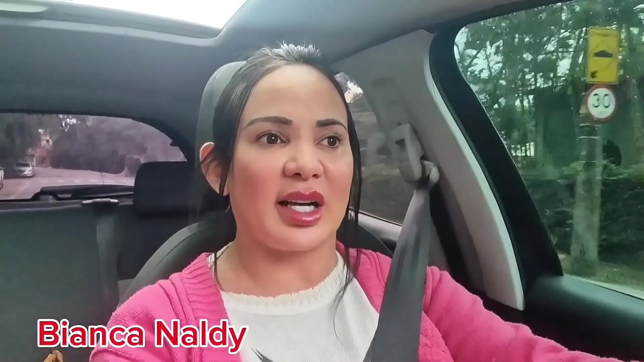 Curtindo a estrada aparece um macho na praia para uma carona ate o anoitecer.