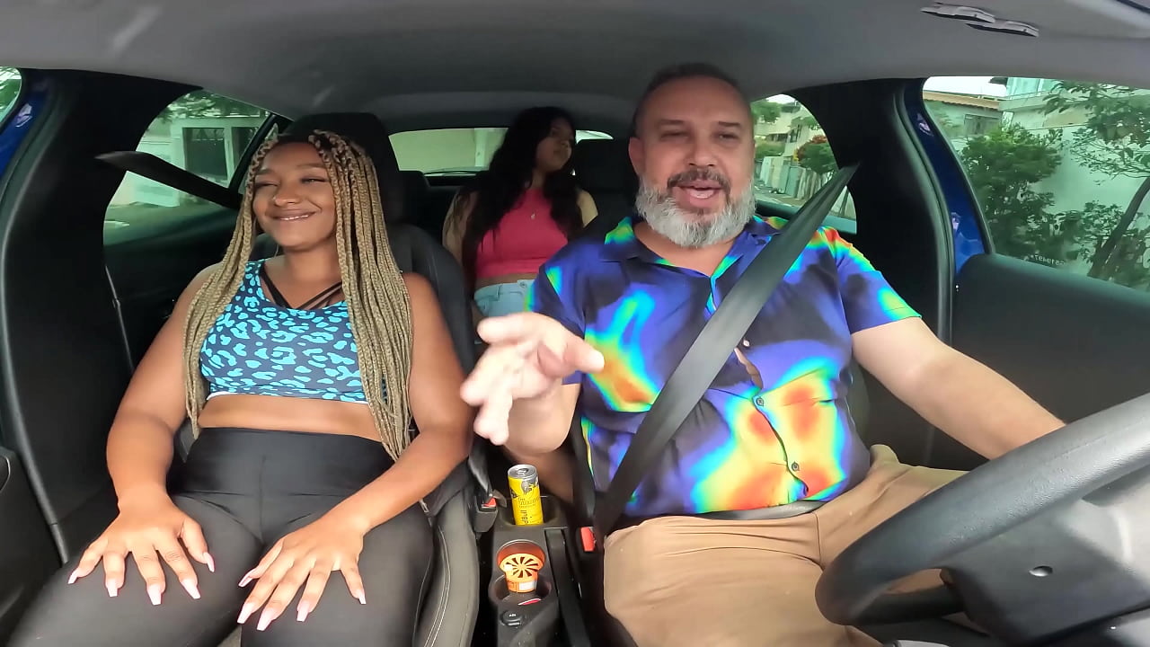 Ap&oacute;s ser parada pela carona a safada pediu para participar e ela teve sua chance - Renata Carvalho