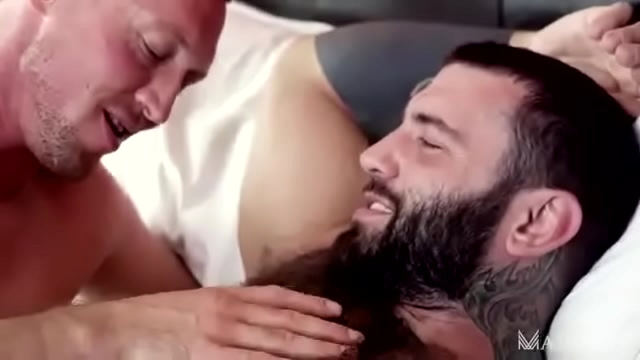 Markus Kage d&aacute; o cu para o namorado