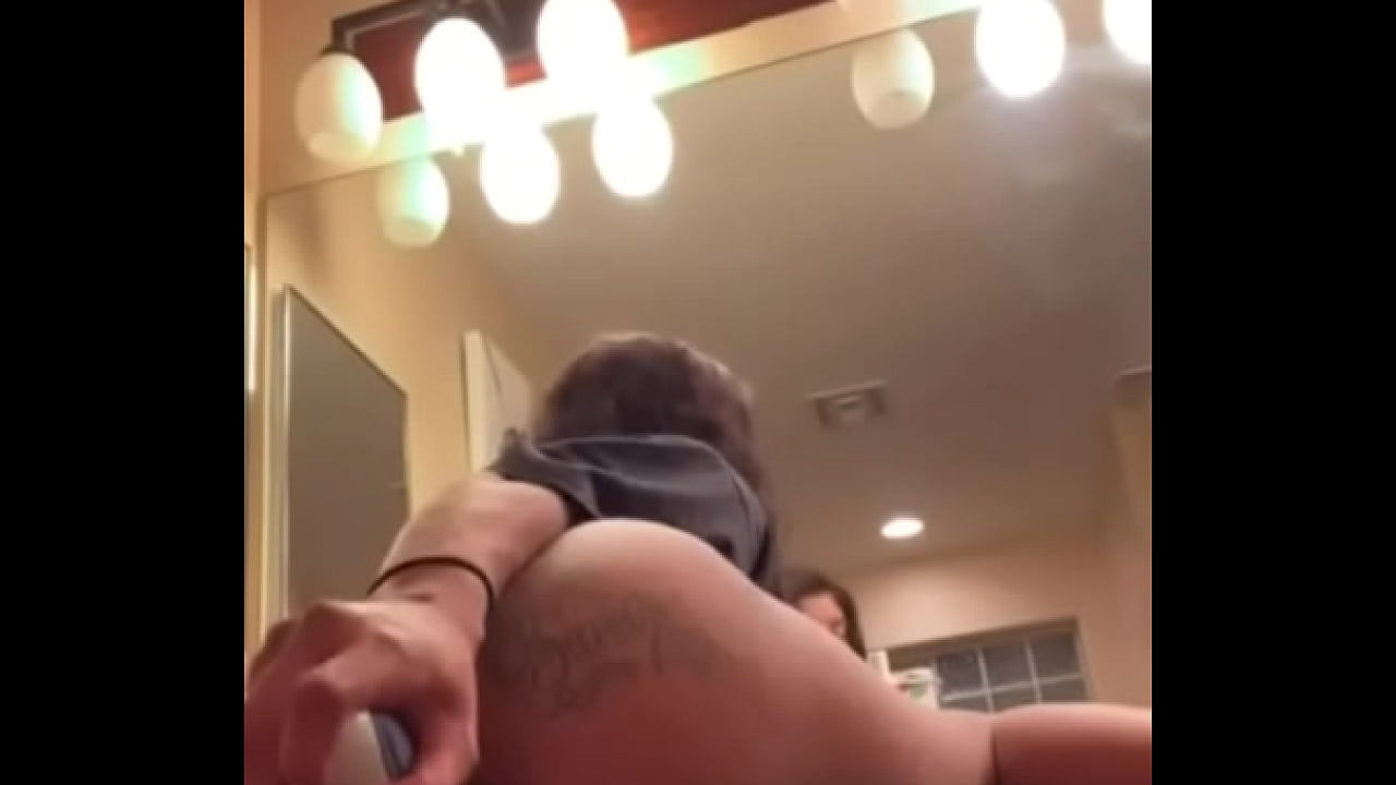 Pregnant gf fucks ass