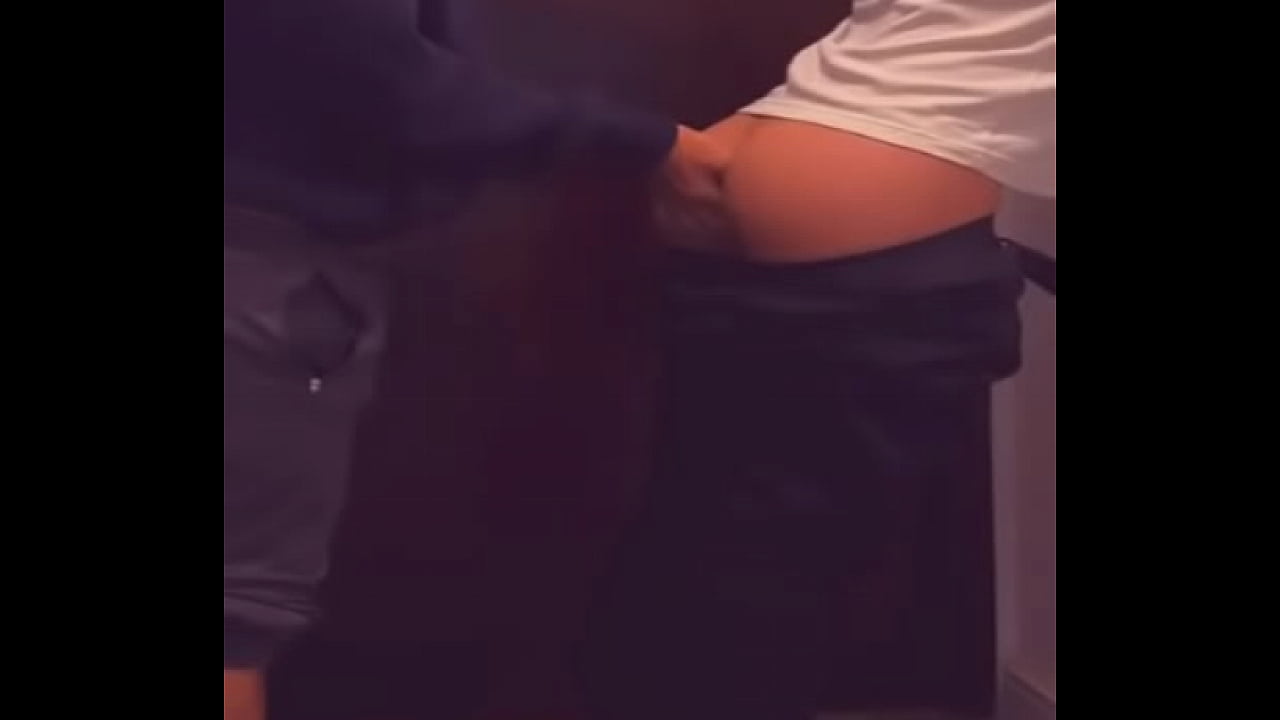 El repartidor de pizza me folla sin compacion