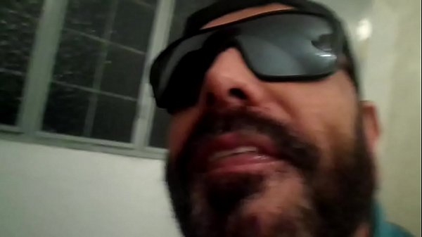 Tirando Leite Do Eletricista Timido