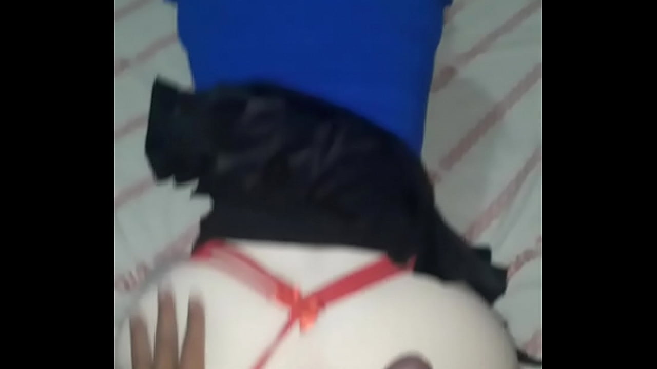 Meteno a pika na buceta da branquinha de quatro e de frente