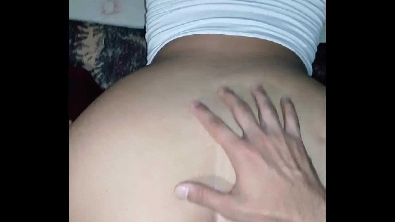 Gran polla me folla el culo muy duro en estilo perrito. Me encanta el sexo anal