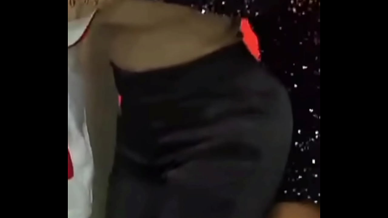 Sandrita rebotando su Culo