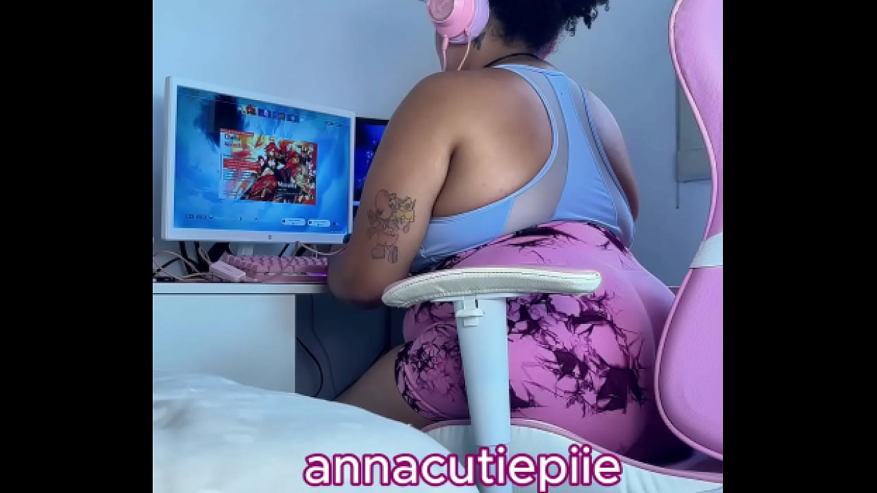 BBW Gamer Girl Farting for online friends