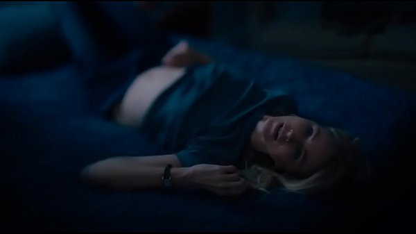 S&eacute;rie de sapatas da Netflix GYPSY - Naomi Watts batendo uma pensando em Sophie Cookson