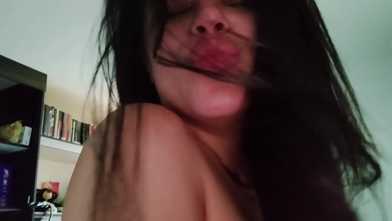 Mi primo no pudo evitar venirse dentro de mi, es que mi cuquita esta muy apretada! sigueme en instagram y twitter @vegasofcrowley y el es @williamofcrowley2