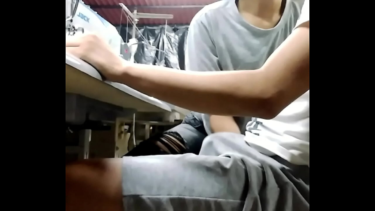 Mi prima me chupa mi pene