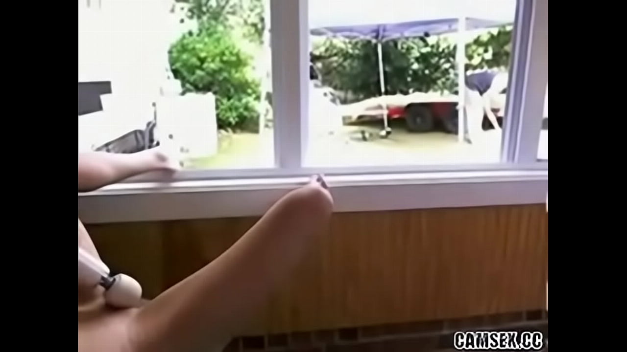 Girl Teases Gardener as a dare live online